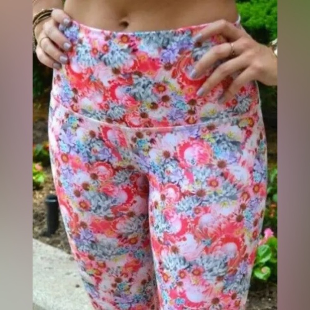 Lululemon Pink Flowerbunga Wunder Under Crop High Waisted Leggings Floral Size 2